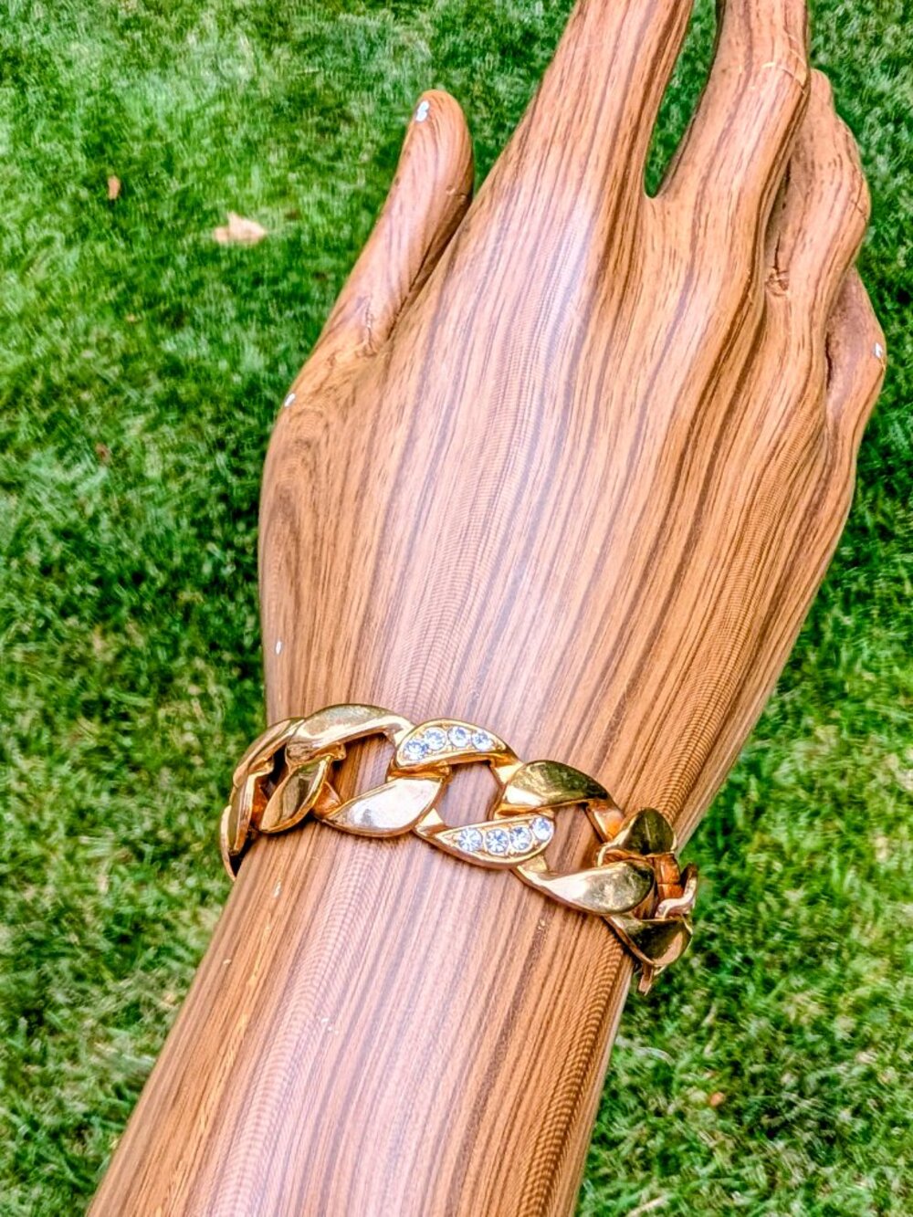 Classic Cuban Link Design Bracelet - Gold tones - Vintage